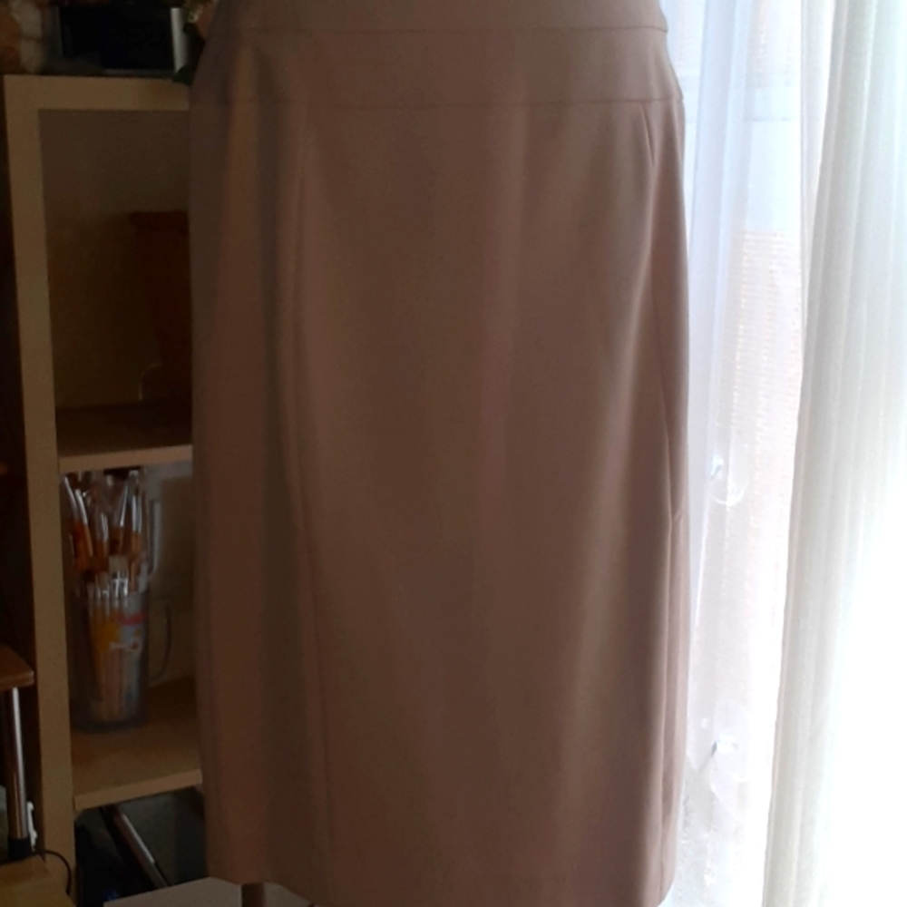 WHBM stretchy comfort pencil skirt